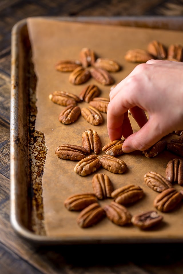 Super easy homemade turtle candies with salted caramel and dark chocolate!