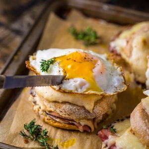 Croque Madame McMuffins... AKA the ultimate ham and cheese sandwich. These babies are SERIOUS breakfast goals!