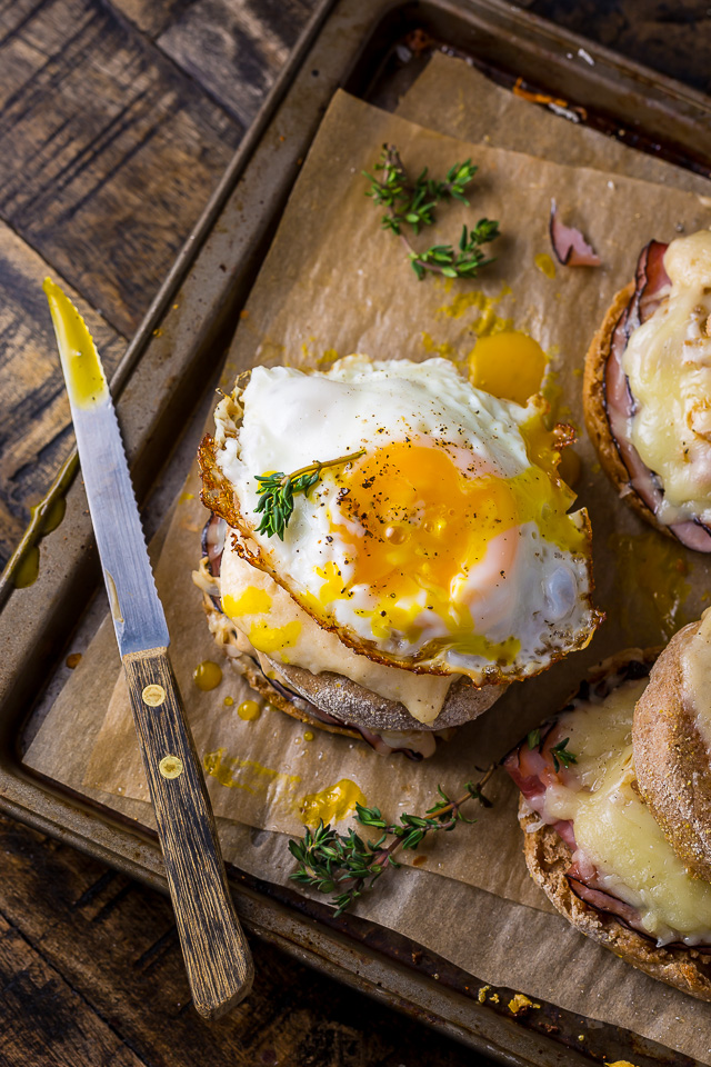 Croque Madame McMuffins... AKA the ultimate ham and cheese sandwich. These babies are SERIOUS breakfast goals!