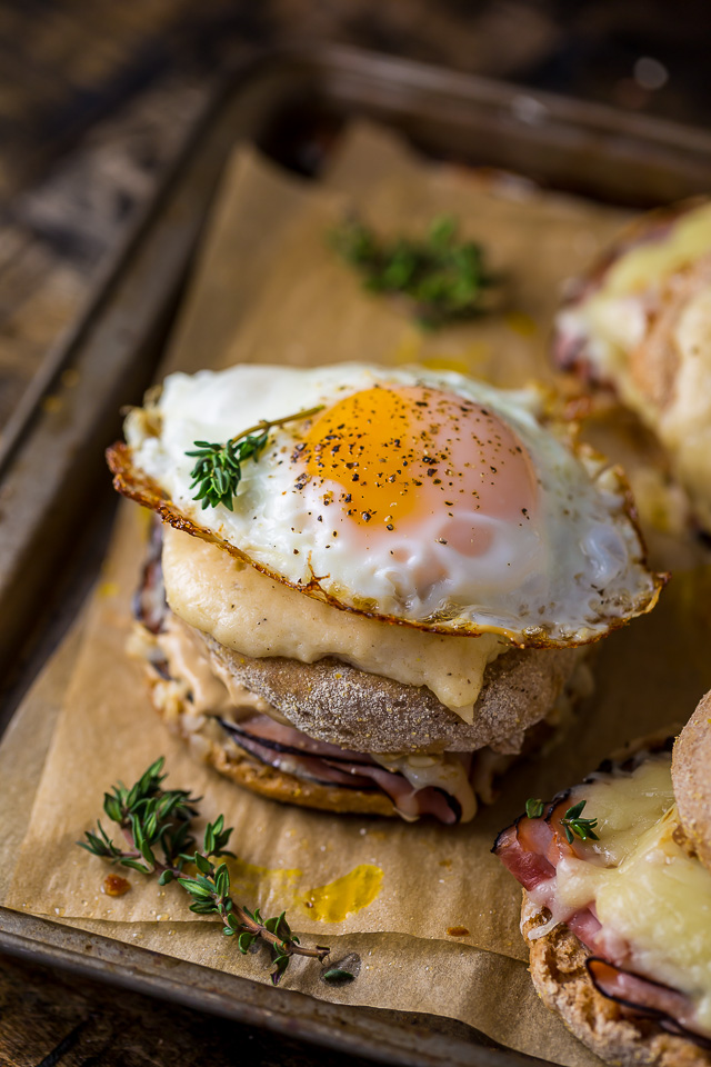 Croque Madame McMuffins... AKA the ultimate ham and cheese sandwich. These babies are SERIOUS breakfast goals!