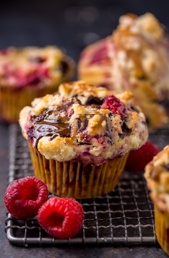 Mmm... these Dark Chocolate Chunk Raspberry Crumb Muffins are so easy and delicious! Perfect for breakfast or brunch.