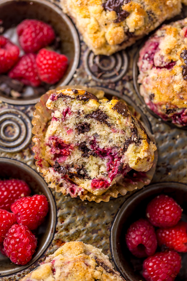 Mmm... these Dark Chocolate Chunk Raspberry Crumb Muffins are so easy and delicious! Perfect for breakfast or brunch.