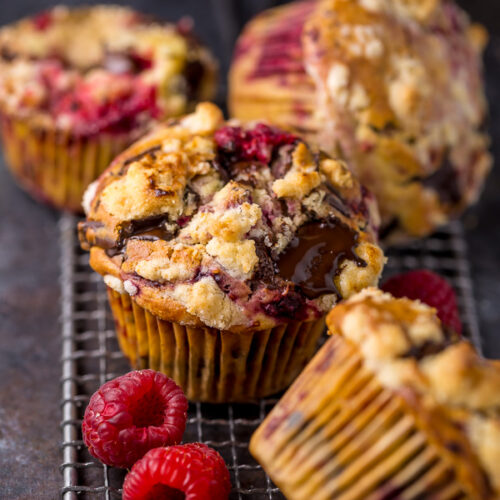 Mmm... these Dark Chocolate Chunk Raspberry Crumb Muffins are so easy and delicious! Perfect for breakfast or brunch.