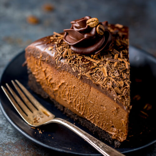 An easy and delicious recipe for No-Bake Espresso Chocolate Cheesecake! So rich and creamy... it's hard to stop at one slice.