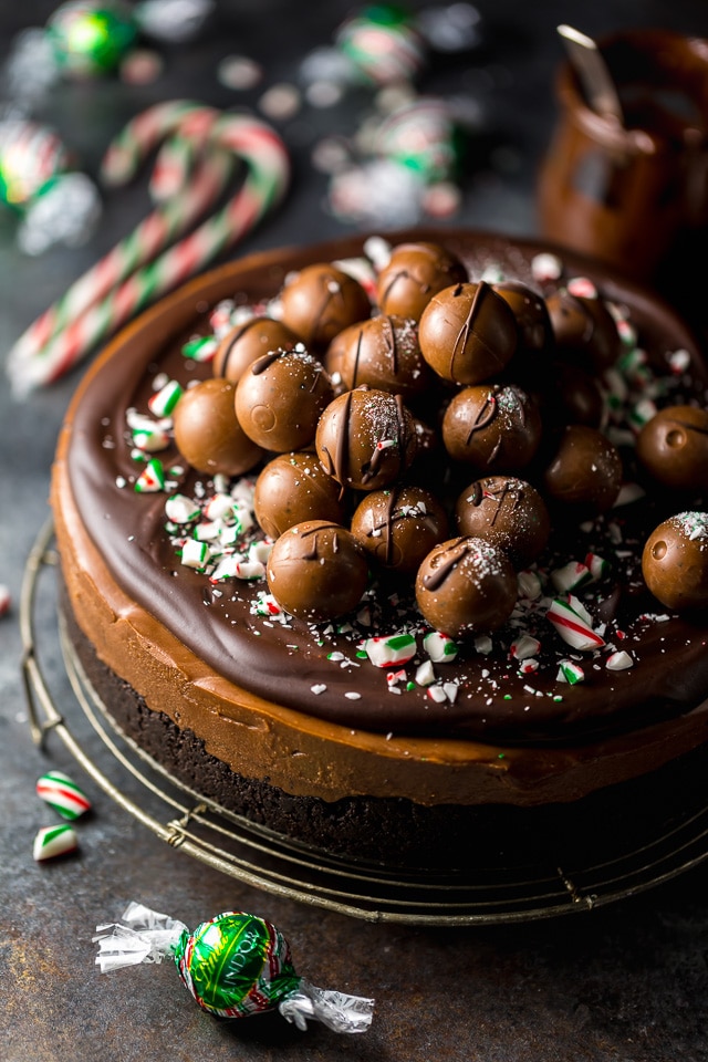 This No-Bake Peppermint Mocha Cheesecake is rich, creamy, and so flavorful! Topped with chocolate ganache and crushed candy canes, this chocolate peppermint cheesecake is seriously festive and perfect for holiday celebrations. #peppermintmocha #cheesecake #chocolate #Christmas #peppermint 