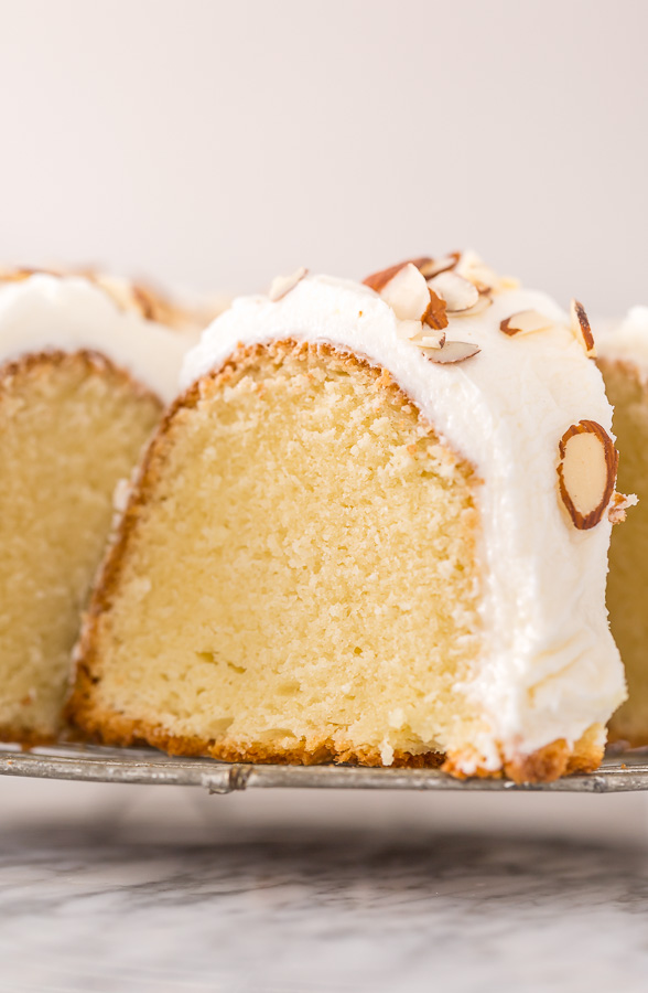 White Almond Sour Cream Cake (aka Traditional New Orleans Wedding Cake)  Recipe - (3.8/5)