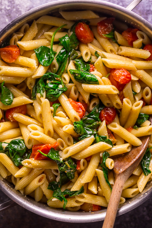 Easy Tomato and Spinach Pasta 