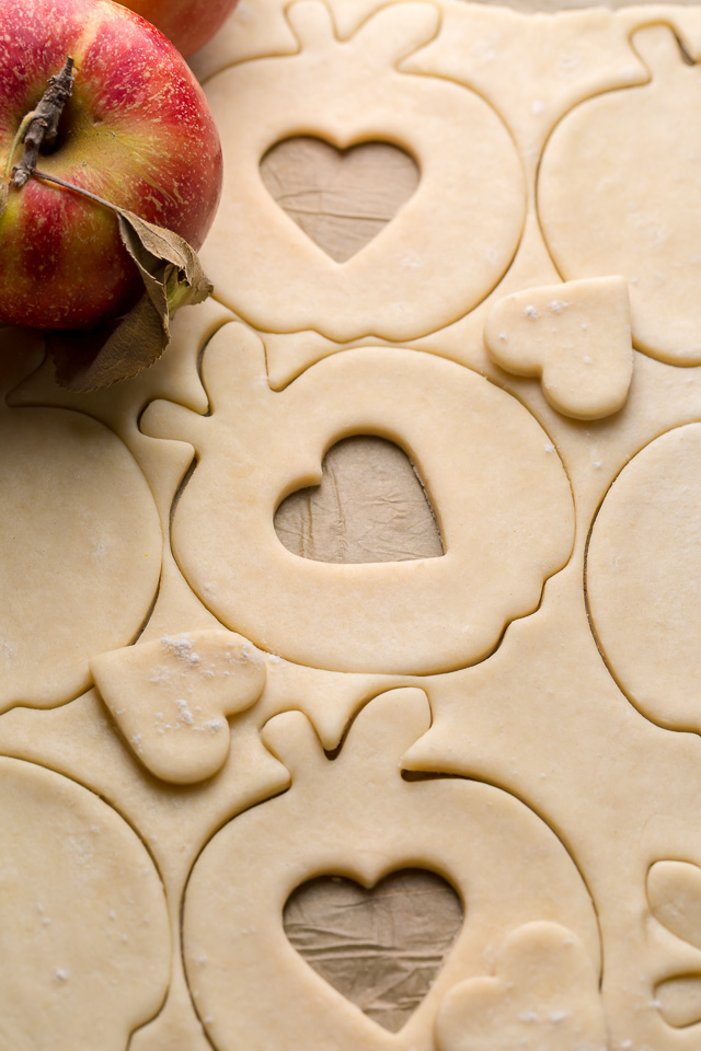 https://bakerbynature.com/wp-content/uploads/2020/10/Apple-Hand-Pies-1234-1-of-1.jpg