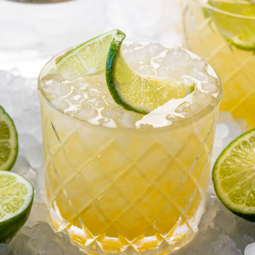 Accor kranium Kæmpe stor The Best 5 Minute Margarita Recipe - Baker by Nature