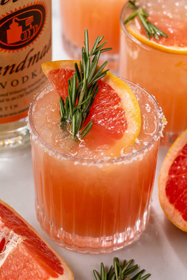 Made with gin or vodka and grapefruit juice, this classic cocktail is so easy and always a crowd-pleaser! Served in a highball glass with a salted rim, this drink is perfect for brunch or Summer parties! Just be sure to use fresh grapefruit juice, it really makes all the difference!
