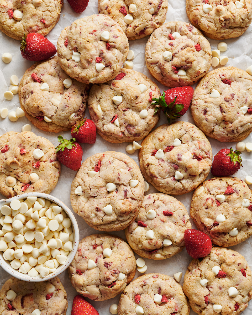 Cookie Dough Scoop - Strawberries & Cream