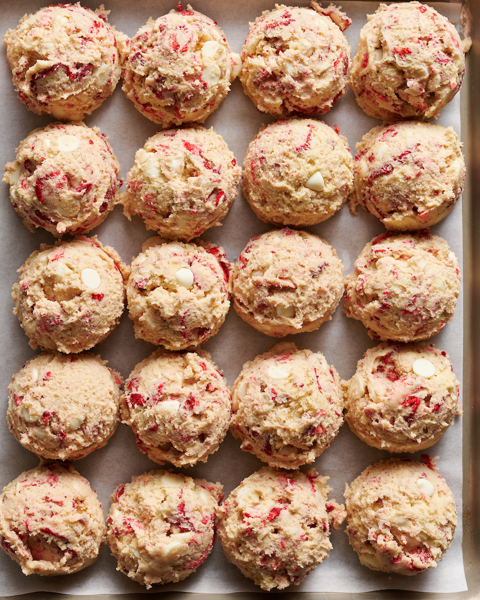 Cookie Dough Scoop - Strawberries & Cream