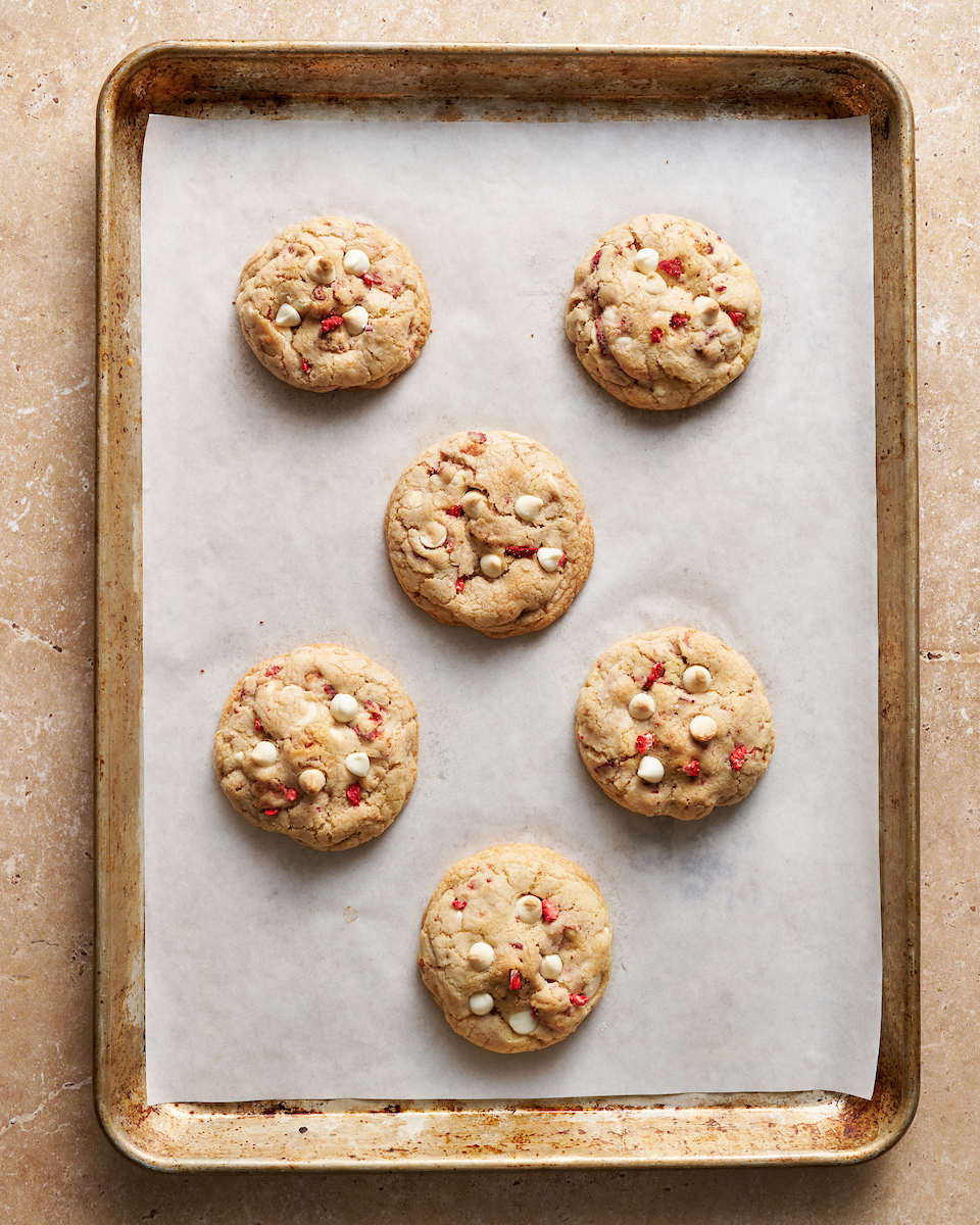 https://bakerbynature.com/wp-content/uploads/2022/06/Strawberry-and-Cream-Cookies-9.jpg