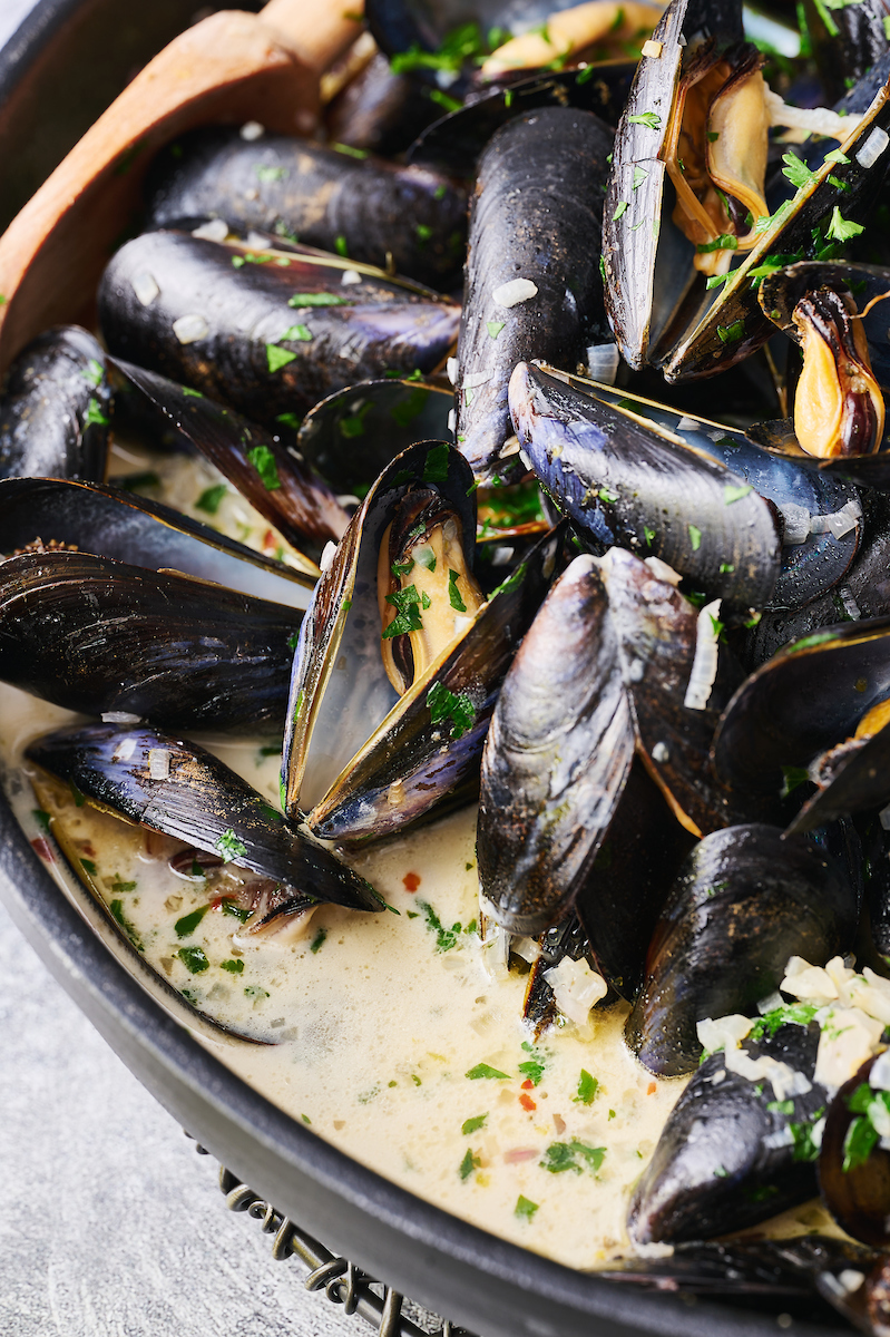 Mussels Recipe with White Wine Garlic Sauce - Baker by Nature
