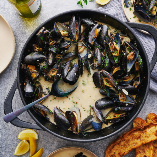 Mussels Recipe With White Wine Garlic Sauce Baker By Nature 