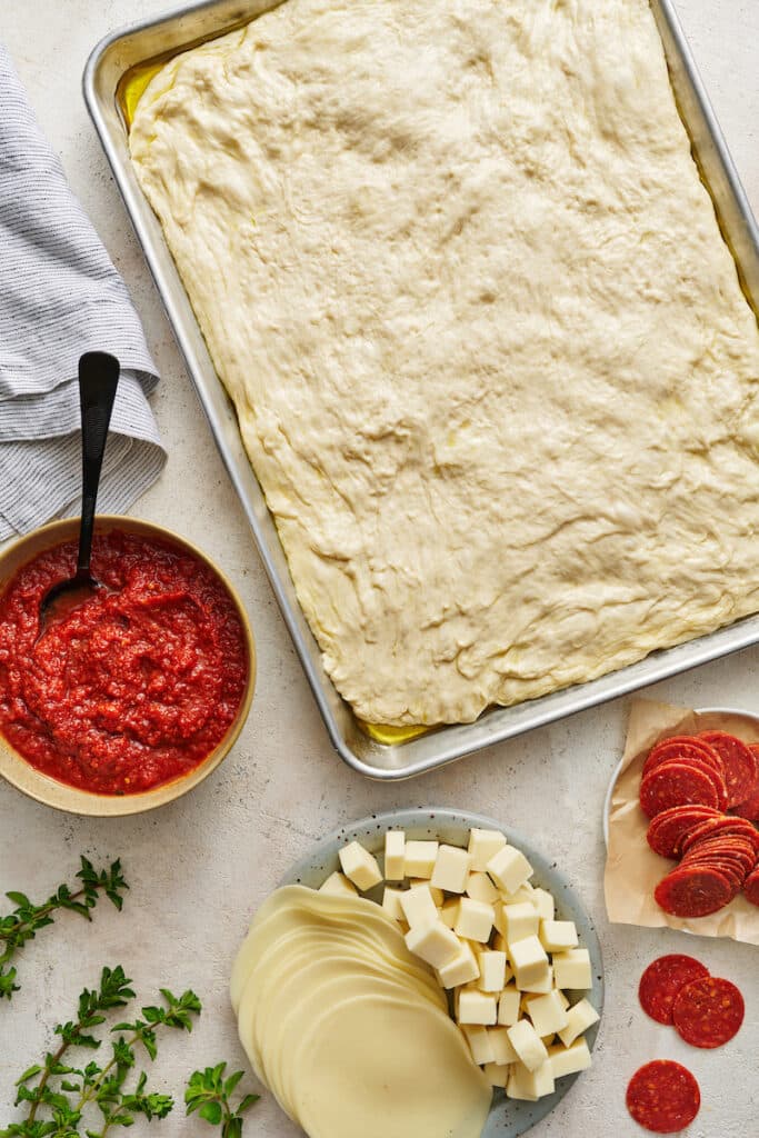 How to make homemade pepperoni pizza recipe. 